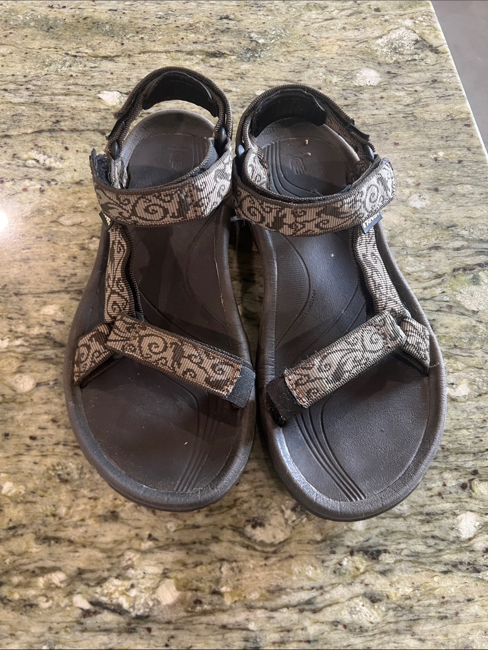 Teva Hurricane Strap Sandals Gray Multi Print Waterproof Hook Loop Close Size 8
